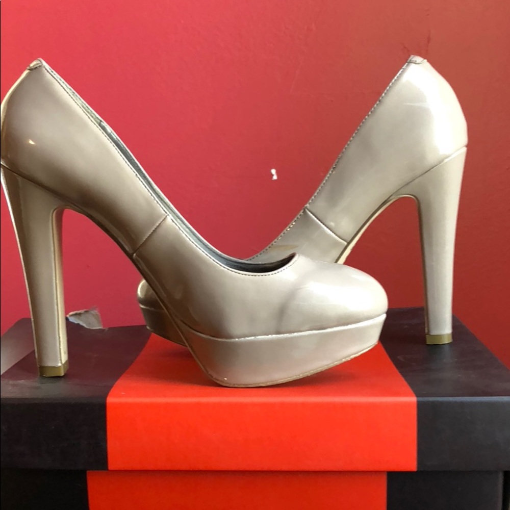 Guess Taupe heels